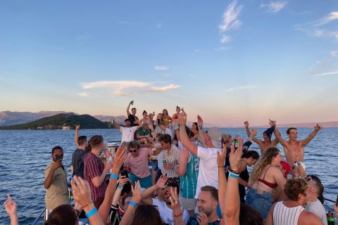 Split: Party-Kreuzfahrt mit Badestopps in der Blauen Lagune und der Hidden Bay
