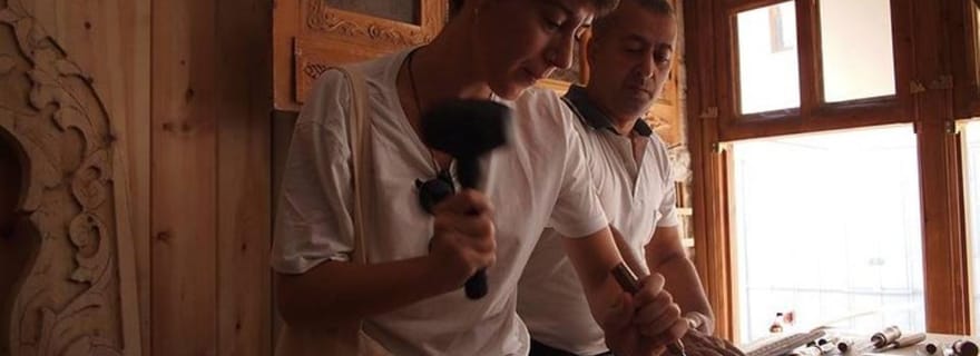 Gjirokaster : classe d'artisanat du bois