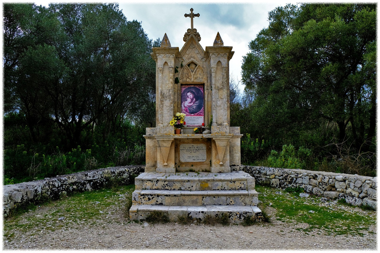 From Catania: Ancient City of Noto and Carosello Cave