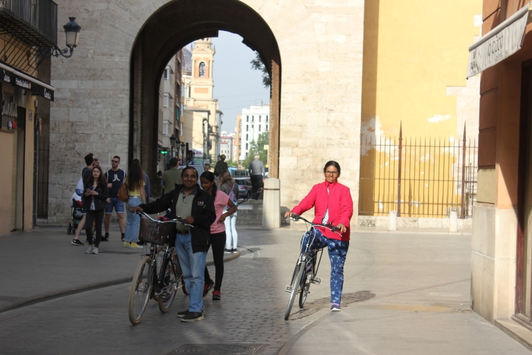 Valence: visite guidée privée à vélo de la Cité des Arts et des SciencesVisite "Cité des Arts et des Sciences" en e-steps