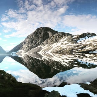 Geiranger: Flydalsjuvet, Eagle Bend & Fjords Trip