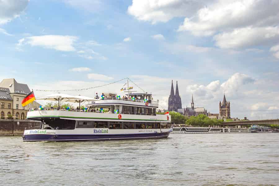 90 min. RheinLounge Tour in den Norden - in Köln. Foto: GetYourGuide 90 min. RheinLounge Tour in den Norden - in Köln. Foto: GetYourGuide
