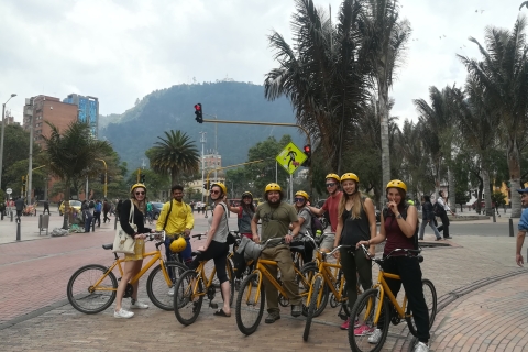 Bogotá: visite guidée à vélo du centre-ville avec BeberageBogotá: visite guidée à vélo du centre-ville avec dégustation de nourriture