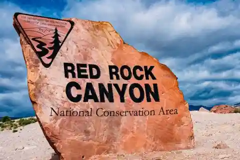 Red Rock Canyon Sign& Seven Magic Mountains Tour