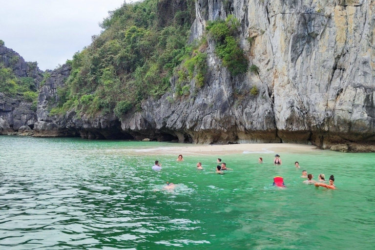 Bahía de Lan Ha-Isla Cat Ba 2D1N con comidas, kayak y bicicletaBahía de Lan Ha-Isla Cat Ba 2D1N