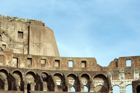 Rome : bus à arrêts multiples, Forum romain et ColiséeBillet de bus 24 h et visite du Colisée en anglais à 11:30
