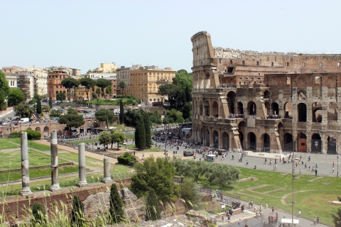 Rome : bus à arrêts multiples, Forum romain et ColiséeBillet de bus 48 h et visite du Colisée en anglais à 15:00
