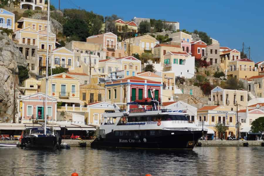 Rhodos: Bootsfahrt zur Insel Symi & Badepause in der Bucht von St. George. Foto: GetYourGuide Rhodos: Bootsfahrt zur Insel Symi & Badepause in der Bucht von St. George. Foto: GetYourGuide
