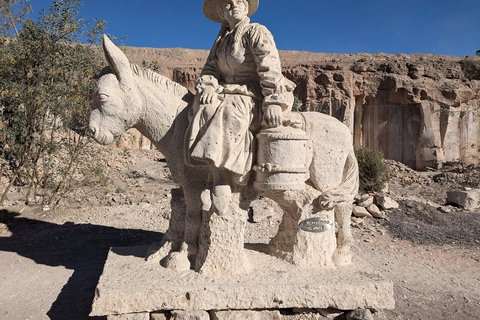Arequipa: Ruta del Sillar Tour by Mirabus & Artisan