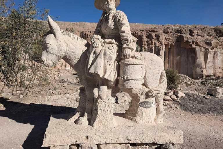 Arequipa: Ruta del Sillar Tour by Mirabus & Artisan