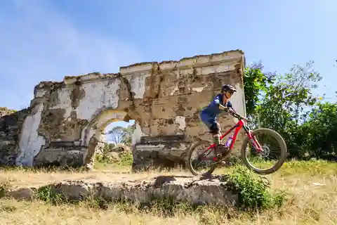 Antigua Guatemala: Half-Day Mountain Bike Tour with Guide