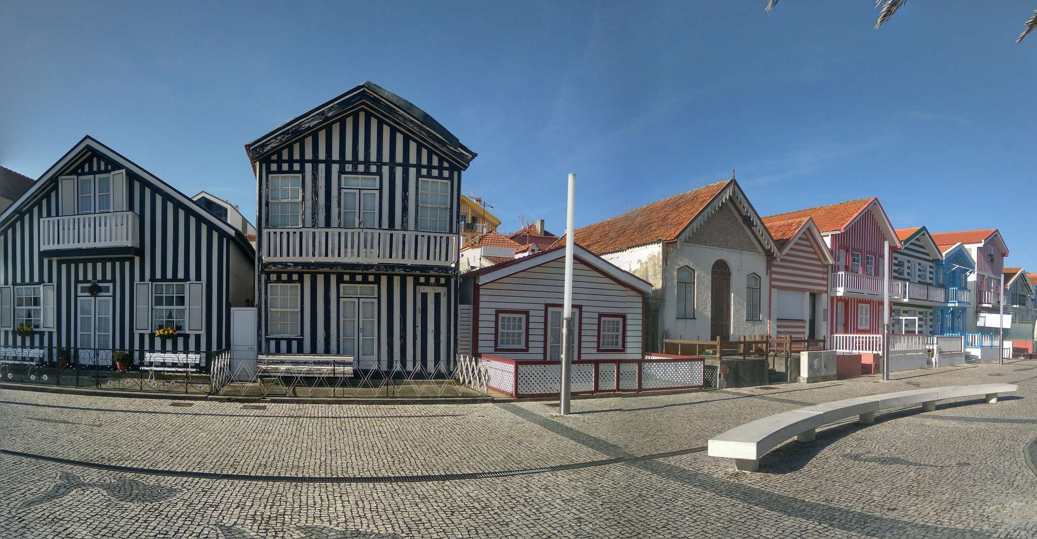 Van Aveiro, Barra Beach Lighthouse & Costa Nova Guided Tour - Housity