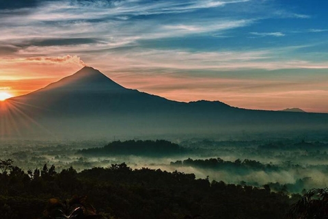 Tour de la colline du lever du soleil à Borobudur, volcan Merapi et Prambanan