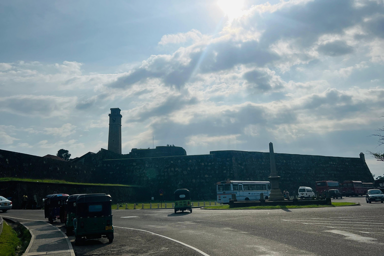 加勒堡：专业女导游带领的徒步导览加勒堡：专业女导游带你徒步导览