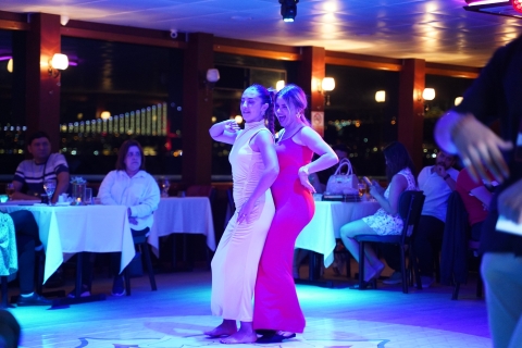 Estambul: Cena Crucero y Entretenimiento con Mesa PrivadaCena Crucero con Bebidas Alcohólicas - Punto de Encuentro