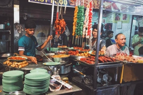 Bombay: tour nocturno de comida callejera local con visitas turísticasBombay: tour nocturno de comida callejera local con traslado