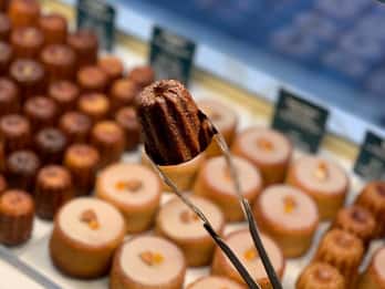 Bordeaux food tour: sweet specialities & highlights