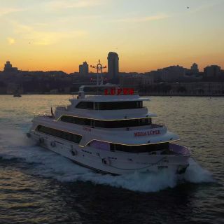 Istanbul: Dinner Cruise & Entertainment with Private Table