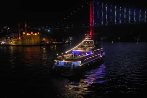 Istanbul: Dinner Cruise & Entertainment with Private Table