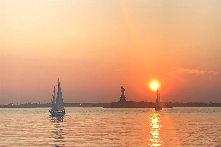 NYC: Tour privato in barca a vela alla Statua della Libertà