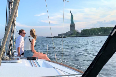 NYC: Tour privato in barca a vela alla Statua della Libertà