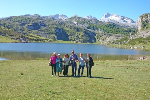Van Oviedo: Covadonga Lakes Day TourVan Oviedo: kleine groepsreis Covadonga-meren