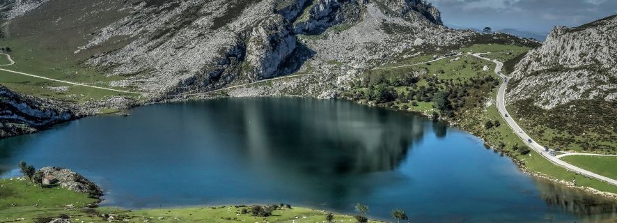 From Oviedo: Covadonga Lakes Day Tour