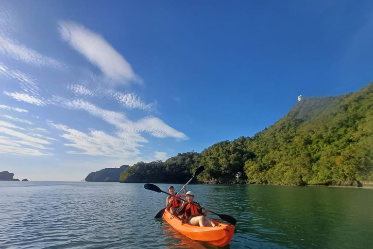 Langkawi: Passeio de caiaque ao pôr do solPasseio duplo de caiaque ao pôr do sol