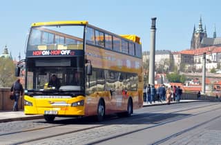 Prag: Hop-On/Hop-Off-Busticket für 24 oder 48 Stunden