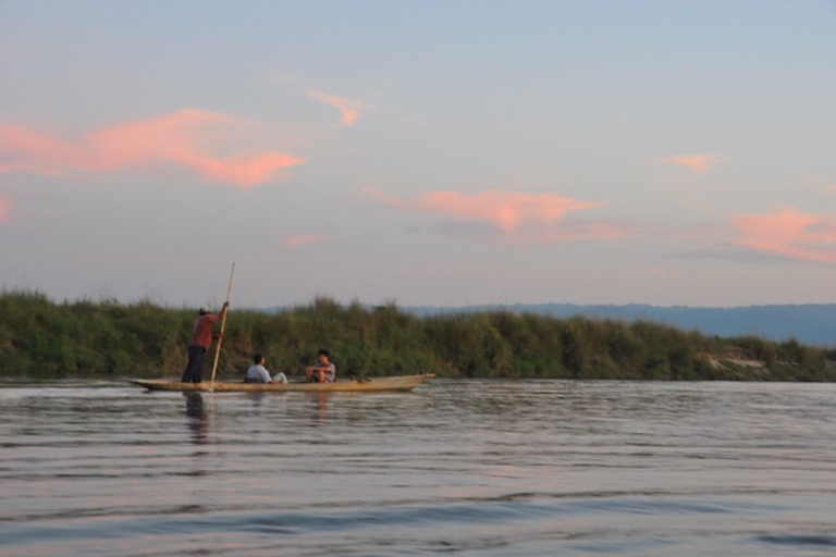 Z Katmandu: rafting po rzece Trishuli z Chitwan TourSpływ po rzece Trishuli z wycieczką po chitwan i przejażdżką kolejką linową