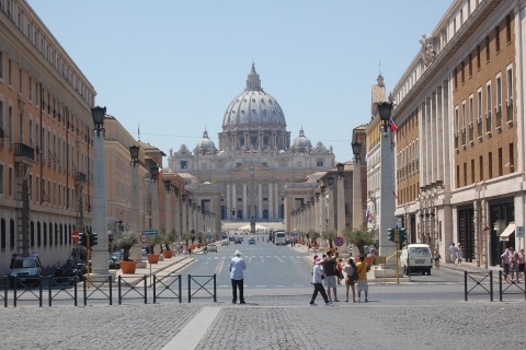 Rzym: autobus Hop-On Hop-Off i Muzea Watykańskie z przewodnikiem24-godzinny otwarty autobus + wycieczka z przewodnikiem po Watykanie 11:45 po hiszpańsku