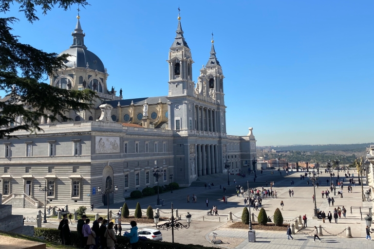 Madryt: Bilety do Pałacu Królewskiego i Zbrojowni oraz prywatna wycieczka