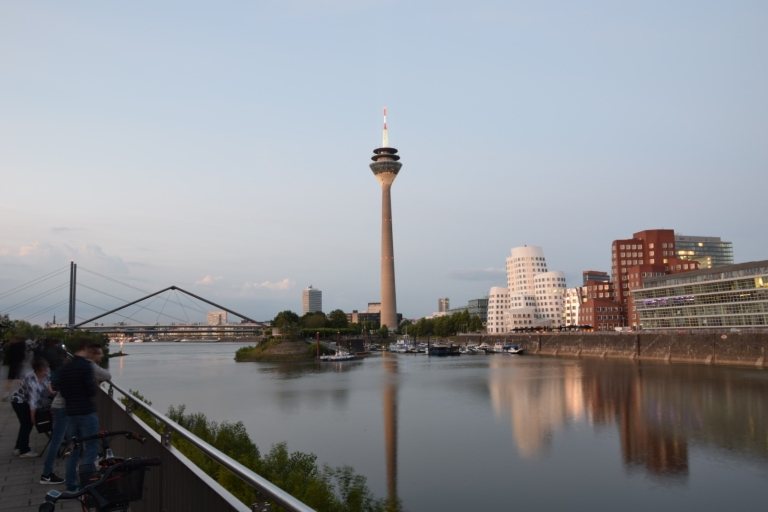 Düsseldorf: E-Scooter City Tour 2-Hour Guided Tour