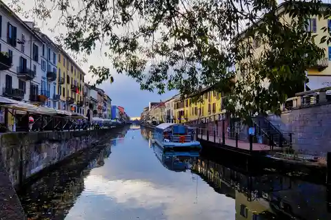 Milan: Navigli District Guided Canal Cruise