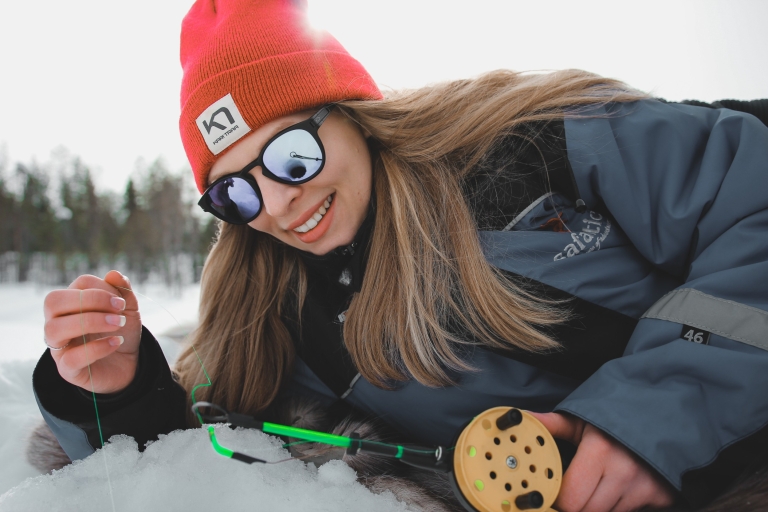 Rovaniemi: experiencia guiada de pesca en hielo