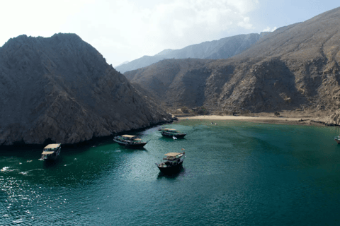 Dubai: Musandam Trip Cruise Lunch & Russian or English Guide