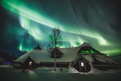 Rovaniemi: Snöhotelltur med mat vid eldenMötesplats vid Snowman World