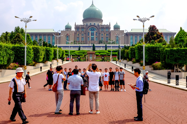 Putrajaya Visit and Lake Cruise: Tour from Kuala Lumpur