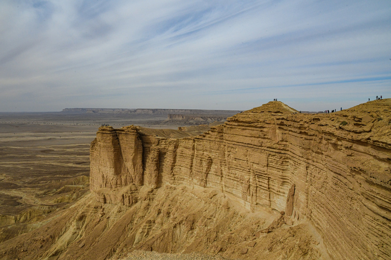 Riyadh: Edge of the World Day Trip with Dinner