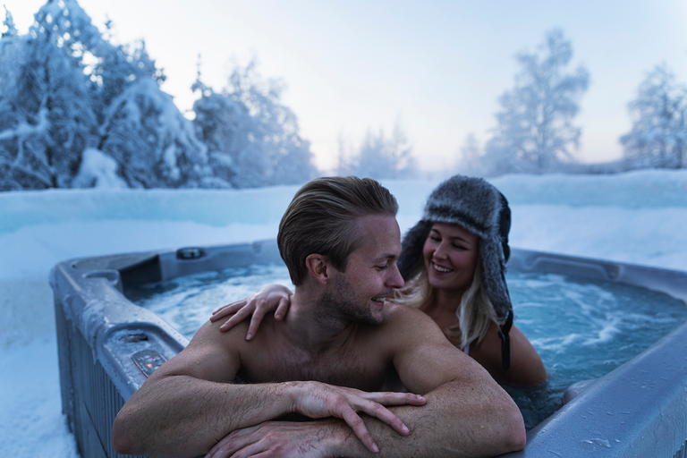 Rovaniemi: esperienza di sauna sulla neve con cena a KotaPunto d&#039;incontro allo Snowman World