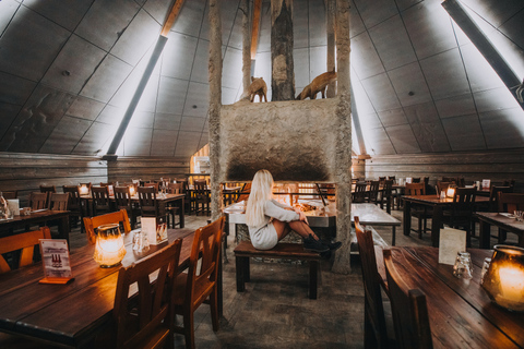 Rovaniemi: Experiencia en Sauna de Nieve con Cena en KotaPunto de encuentro en el Mundo del Muñeco de Nieve