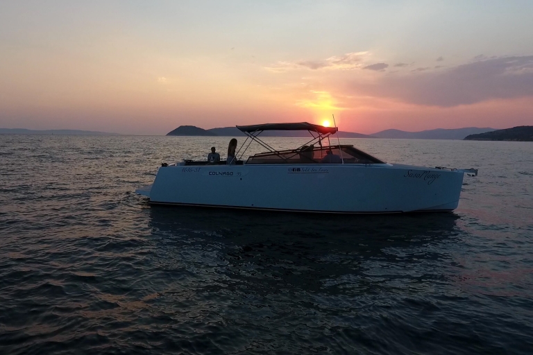 Split: excursion d'une heure et demie en hors-bord côtier au coucher du soleil et boisson