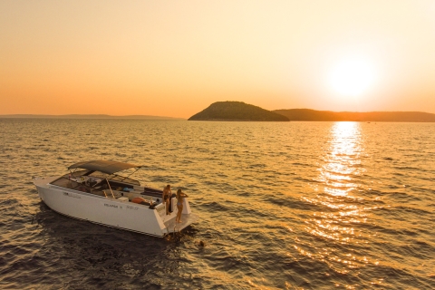 Split: tour de 1,5 horas en lancha motora al atardecer por la costa y bebida