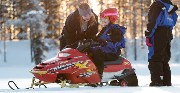 Rovaniemi: Family Snowmobile Trip with Guide and Picnic