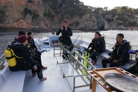 Calella de Palafrugell: Sunset Diving Tour with Dinner