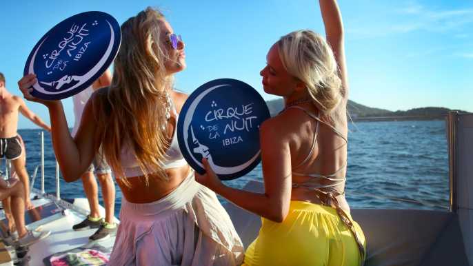 Ibiza: Boat Cruise with Brunch and DJ