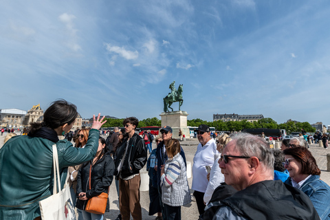Versailles: Skip-the-Line Versailles Palace and Garden Tour Transport from Paris + Palace Guided Tour + Gardens Access