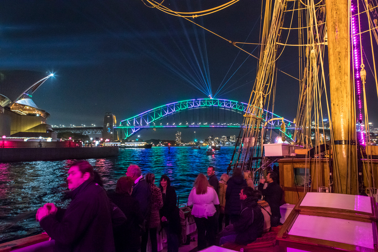 Port de Sydney : Dîner-croisière &quot;Tall Ship VividPort de Sydney : diner-croisière pour le Vivid festival