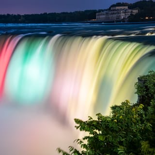 Niagara Falls, USA: Night Illumination Walking Tour