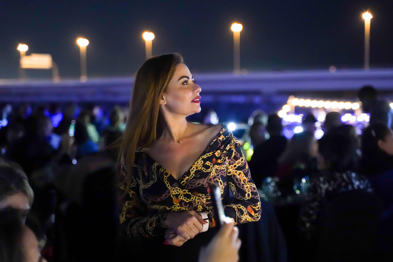 迪拜：码头豪华游艇巡游，搭配五星级印度晚餐